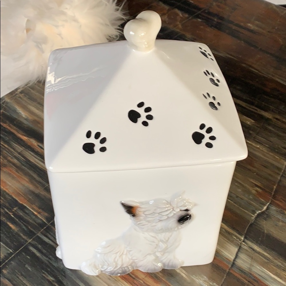 SALE!! ⚡️host pick⚡️ Big sky carver 2002 terrier dog canister.